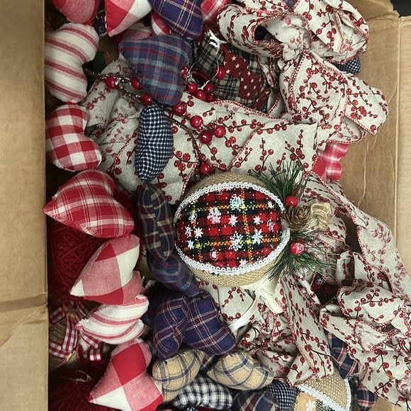 ASSORTED PRIMITIVE CHRISTMAS DECORATIONS - Picture 4 of 8